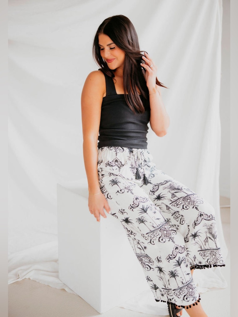 GiGio Women's Black & White Printed Wide-Leg Pants - Picture 5 of 13